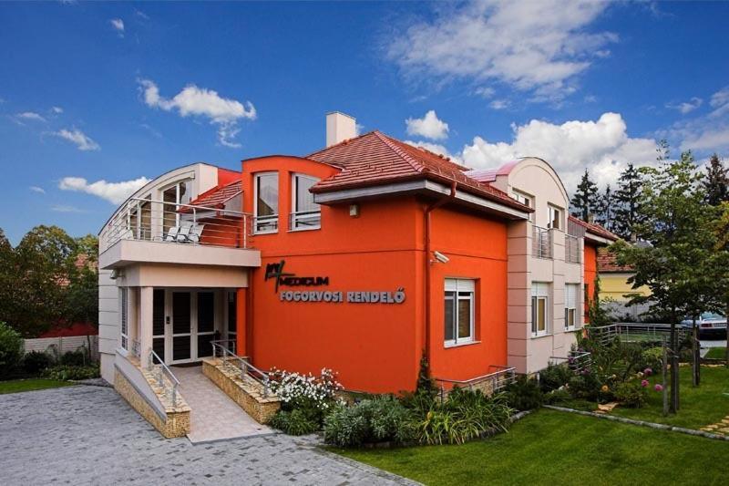 فندق Promedicum Panzio Veszprém المظهر الخارجي الصورة